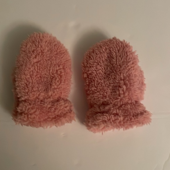 Carter’s Set of Fuzzy Sherpa Hat and Mittens, 12-24 M, pink. 3D ears on hat - Picture 6 of 17